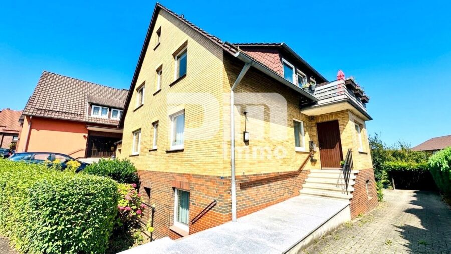 Großzügiges 1-2 Familienhaus mit vielseitigem Nutzungspotenzial und schönem Garten - Seitenansicht